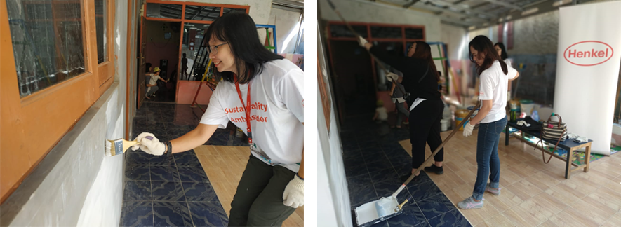 Karyawan membantu mengecat tembok