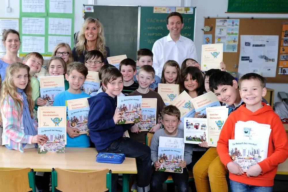 Ein voller Erfolg: Mit Urkunde und Kinderbuch gehen die frischgebackenen Nachhaltigkeitsexperten heute nach Hause