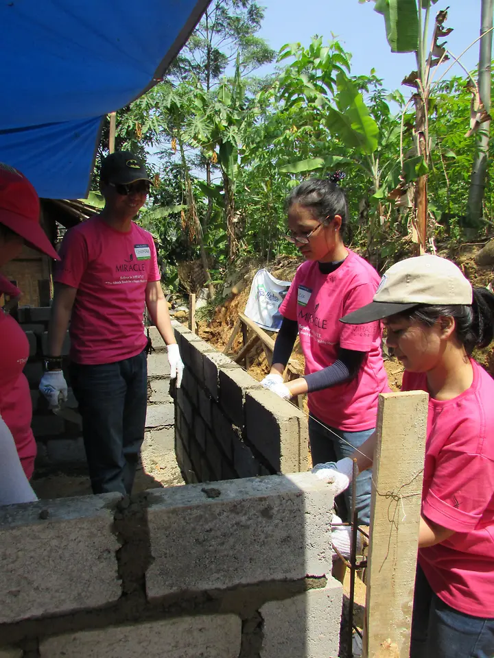 2014-11-04-Building homes, improving lives in Indonesia-en-ID-4