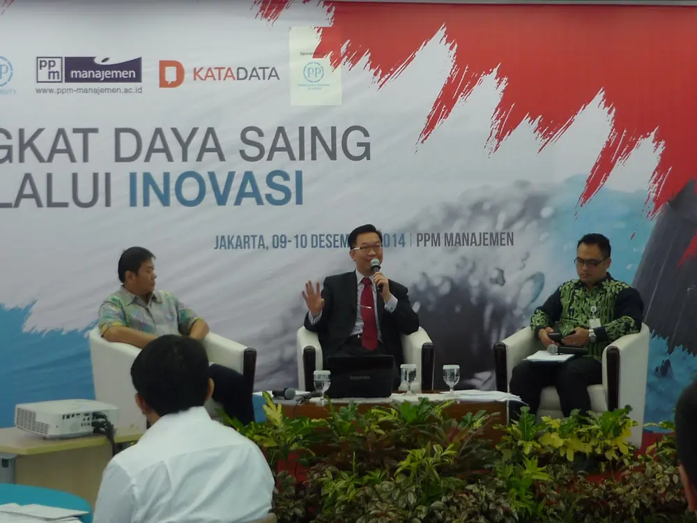 
Allan Yong (center), President of Henkel Indonesia, speaking at the PPM School of Management “Innovate or Die” talk-show seminar