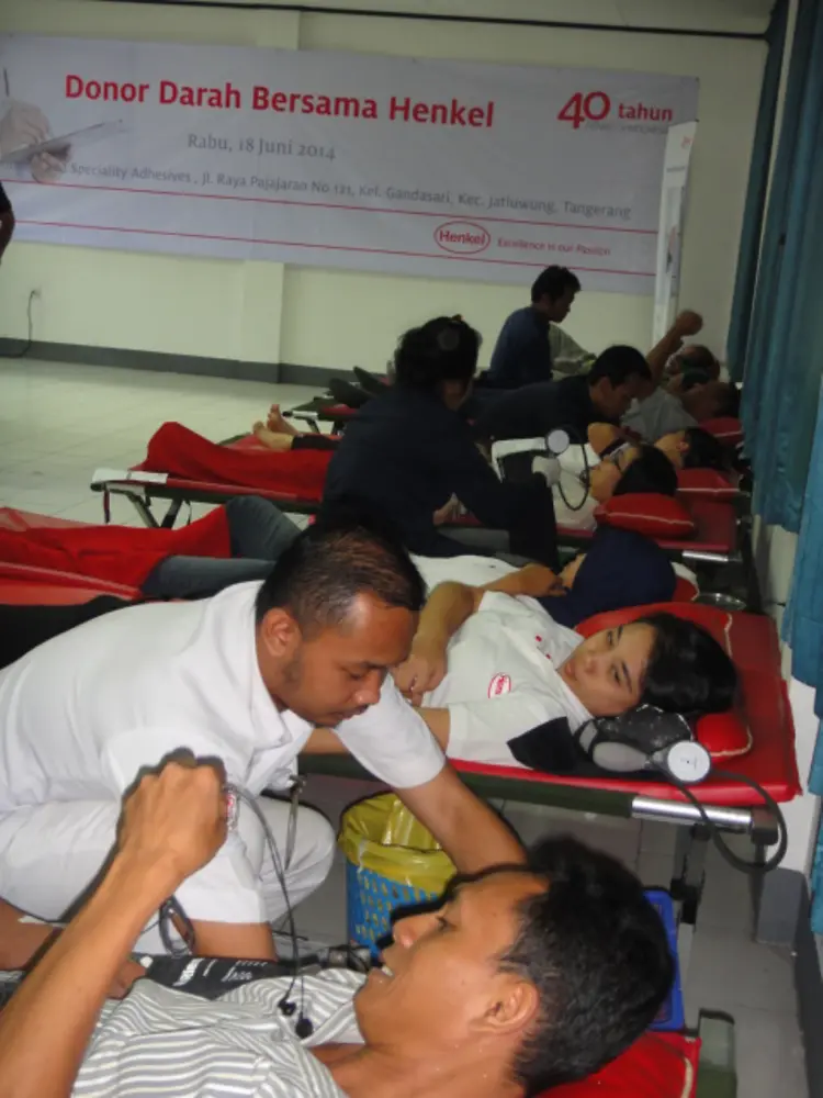 
Indonesian employees lined up on beds during the blood donation drive.