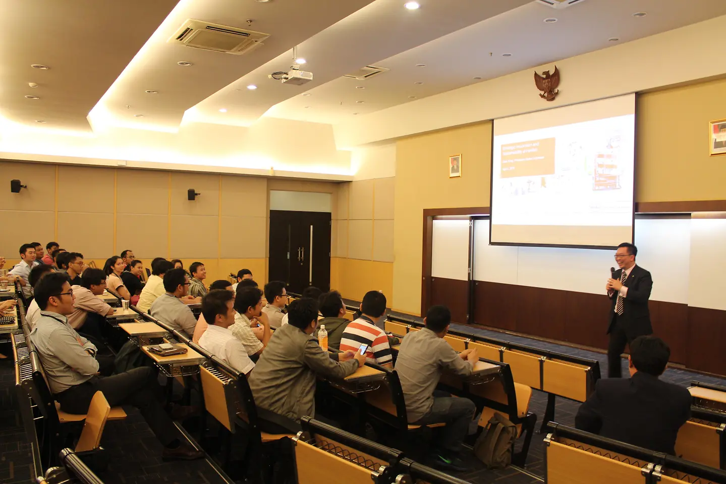 sharing-insights-on-sustainable-innovation-with-mba-students