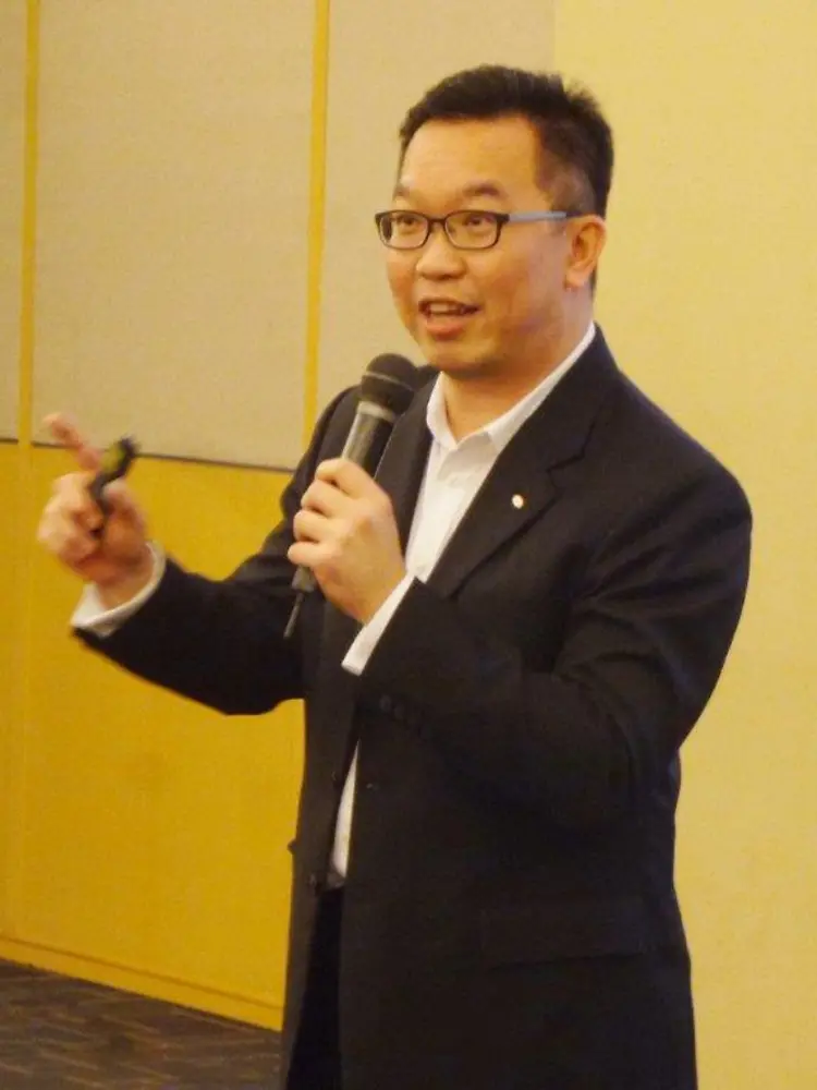 Allan Yong shared Henkel’s strategy in emerging market to Prasetiya Mulya Business School students.
