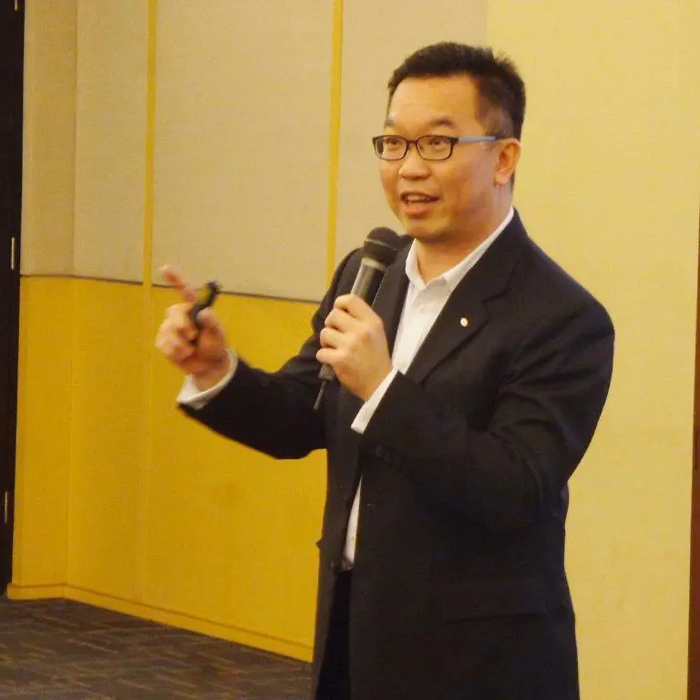 Allan Yong shared Henkel’s strategy in emerging market to Prasetiya Mulya Business School students.