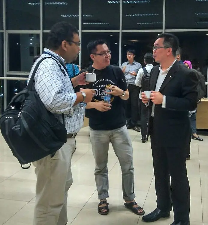 Allan Yong (right) happy to share his experiences running Henkel’s business in emerging market to the students during the coffee break session.