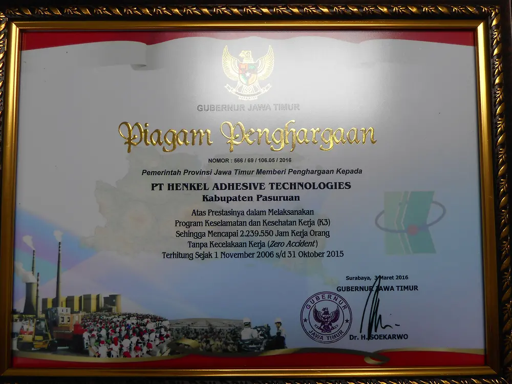Henkel Indonesia received the ‘Zero Accident Award 2015’ from the Indonesian government.