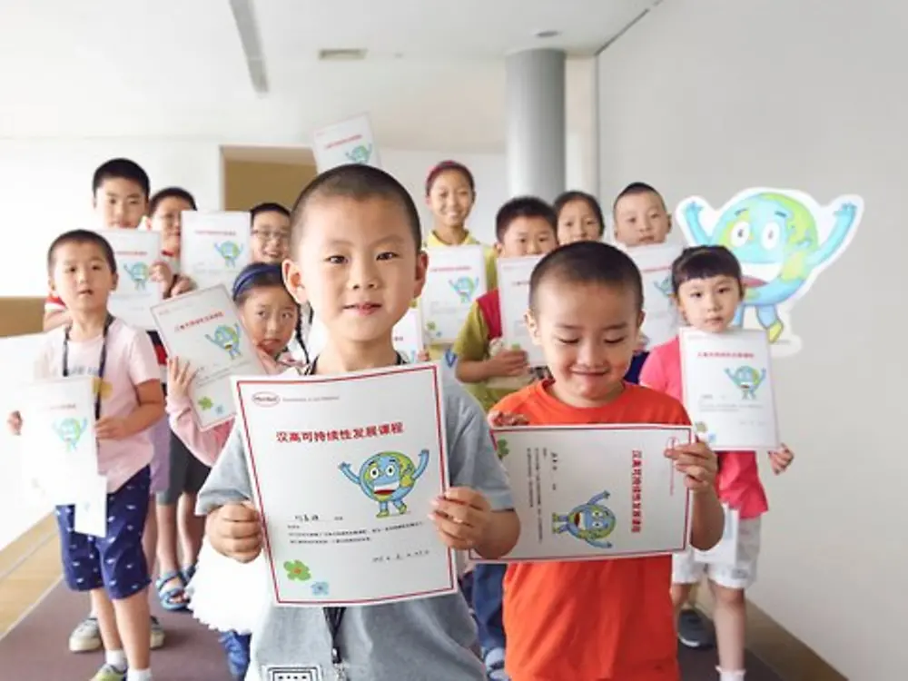 schoolchildren-in-shanghai.jpg