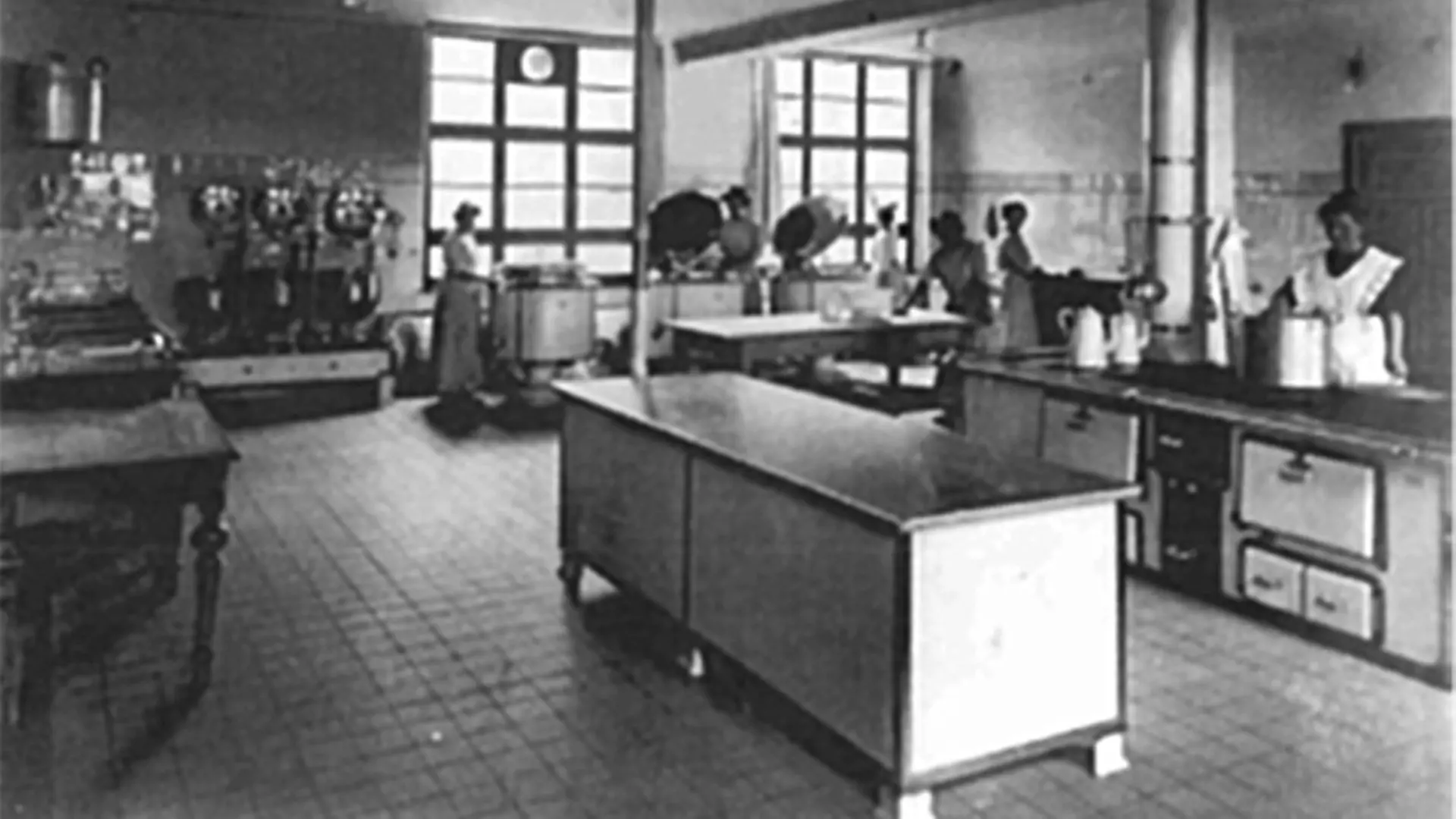 
In 1915, the first canteen kitchen was opened, equipped with the most modern fittings of the time.