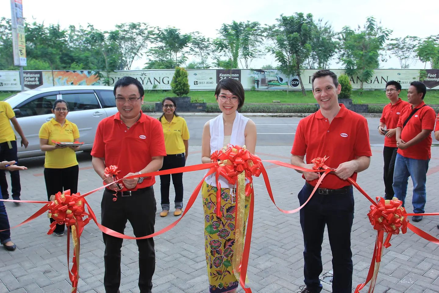 (From left): Lucky Lee, Head of Adhesive Technologies, Henkel Indonesia, Amelia Simadibrata and Dale Jamieson performed the official ribbon-cutting of the Pre-Applied Application Center.