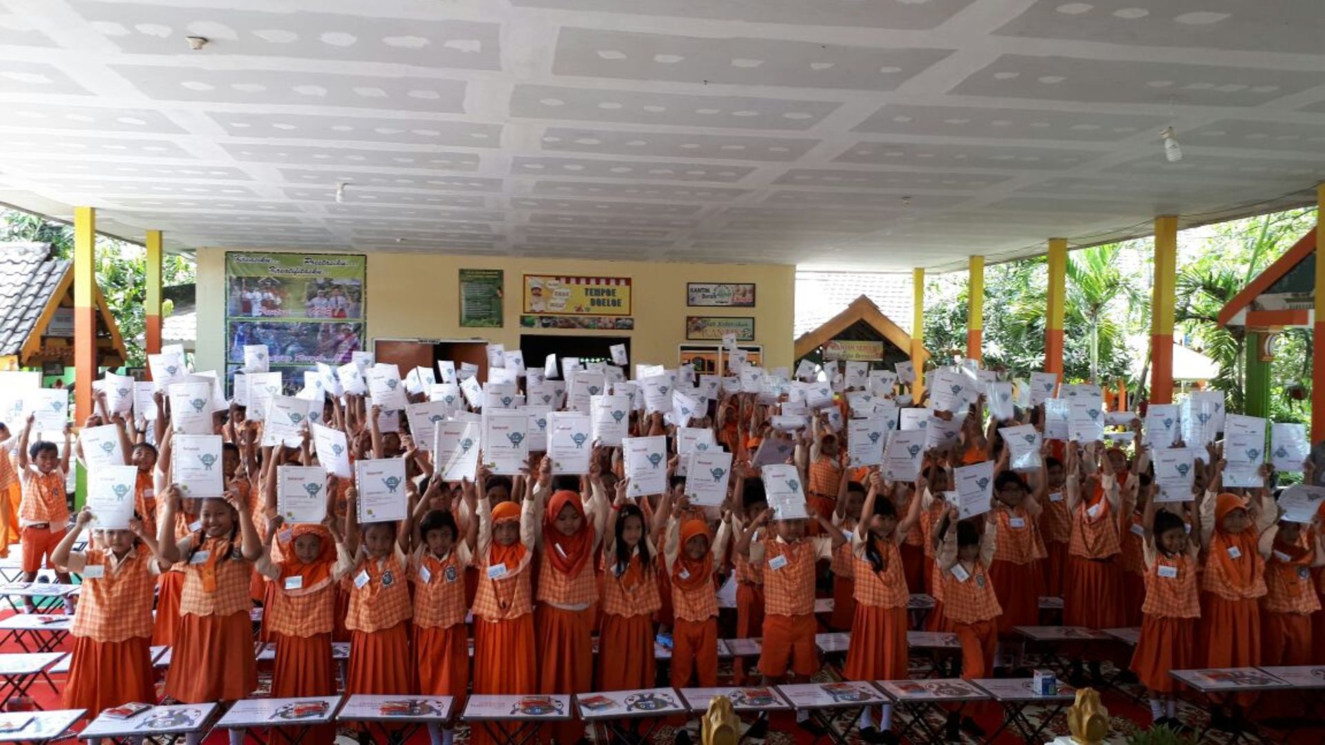 Nearly 250 students from SDN Dermo 1 in Pasuruan have been certifed as Sustainability Champions after completing Henkel’s Sustainability Ambassador School Outreach program. 